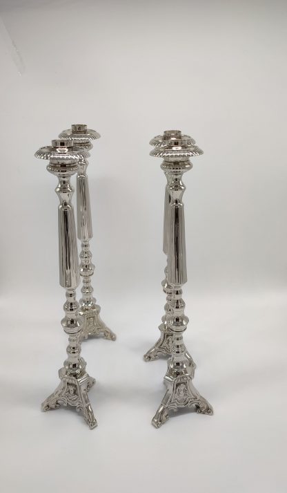 Candelabros plateados sagrada familia