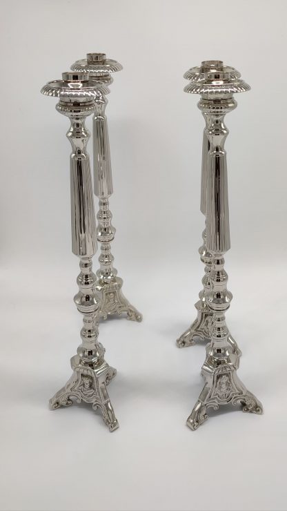 Candelabros plateados sagrada familia