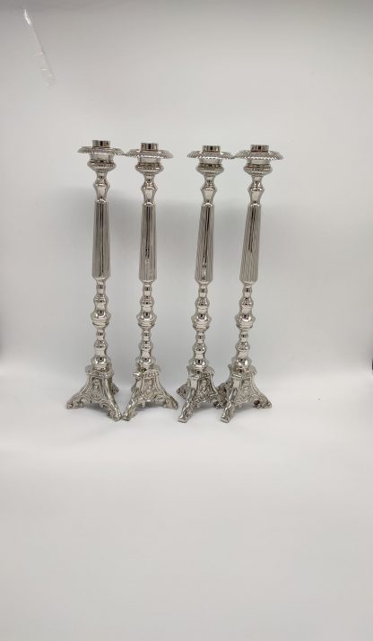 Candelabros plateados sagrada familia