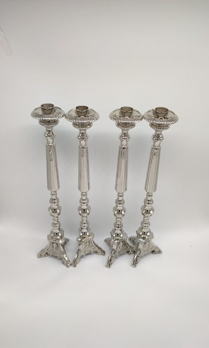 Candelabros plateados sagrada familia