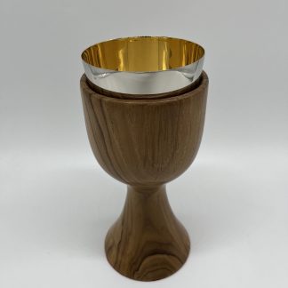 Cáliz de madera latón