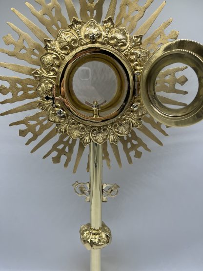 Custodia con piedrecitas